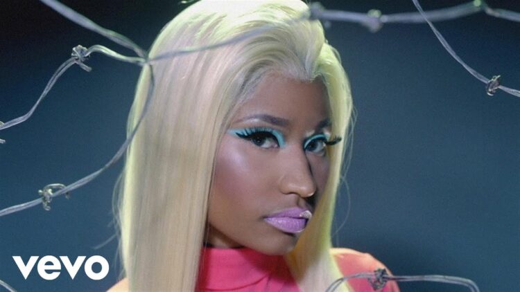 Nicki Minaj – Beez In The Trap (Explicit) ft. 2 Chainz